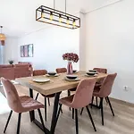 Superb Location Beachfront , 3 Bed With Terrace * 푸엔히롤라