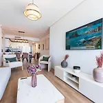 Superb Location Beachfront , 3 Bed With Terrace 아파트