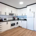 Superb Location Beachfront , 3 Bed With Terrace * 푸엔히롤라