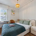 Superb Location Beachfront , 3 Bed With Terrace 아파트 푸엔히롤라