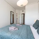 Superb Location Beachfront , 3 Bed With Terrace 아파트