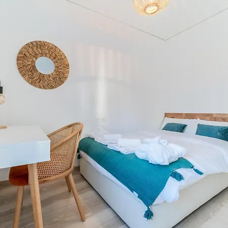 Superb Location Beachfront , 3 Bed With Terrace *