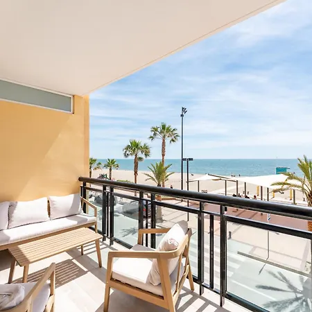 아파트 Superb Location Beachfront , 3 Bed With Terrace 푸엔히롤라