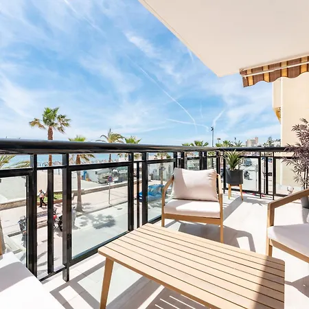Superb Location Beachfront , 3 Bed With Terrace * 푸엔히롤라