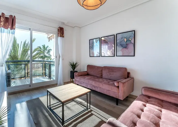 Superb Location Beachfront , 3 Bed With Terrace *