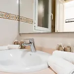 Superb Location Beachfront , 3 Bed With Terrace Apartamento
