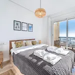 Superb Location Beachfront , 3 Bed With Terrace Apartamento