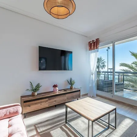 Апартаменты Superb Location Beachfront , 3 Bed With Terrace Фуэнхирола