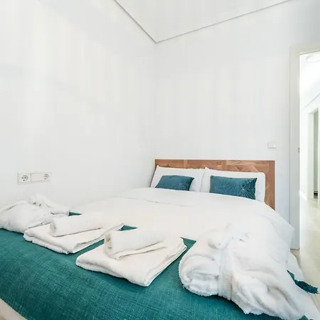 Superb Location Beachfront , 3 Bed With Terrace Фуэнхирола