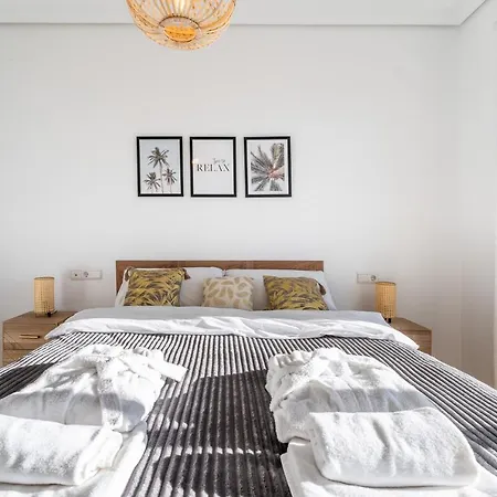 Superb Location Beachfront , 3 Bed With Terrace Апартаменты Фуэнхирола