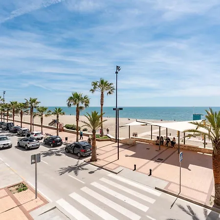 Superb Location Beachfront , 3 Bed With Terrace Apartamento
