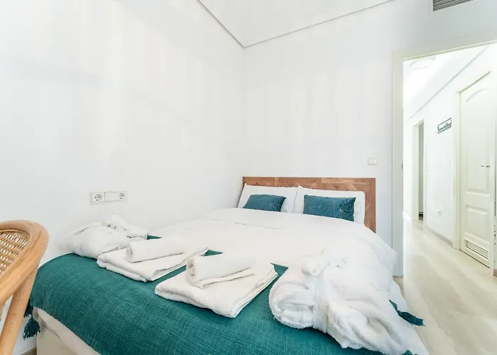 Superb Location Beachfront , 3 Bed With Terrace 丰希罗拉