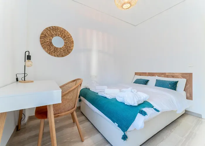 Superb Location Beachfront , 3 Bed With Terrace *