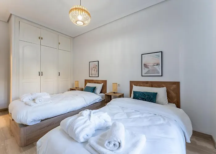 Superb Location Beachfront , 3 Bed With Terrace 公寓 *