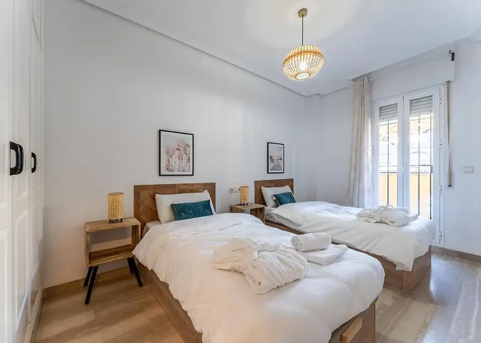 Superb Location Beachfront , 3 Bed With Terrace 公寓 丰希罗拉